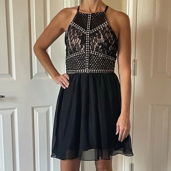 Francescas Elegant Black Lace Dress, Size Large - Picture 1 of 7